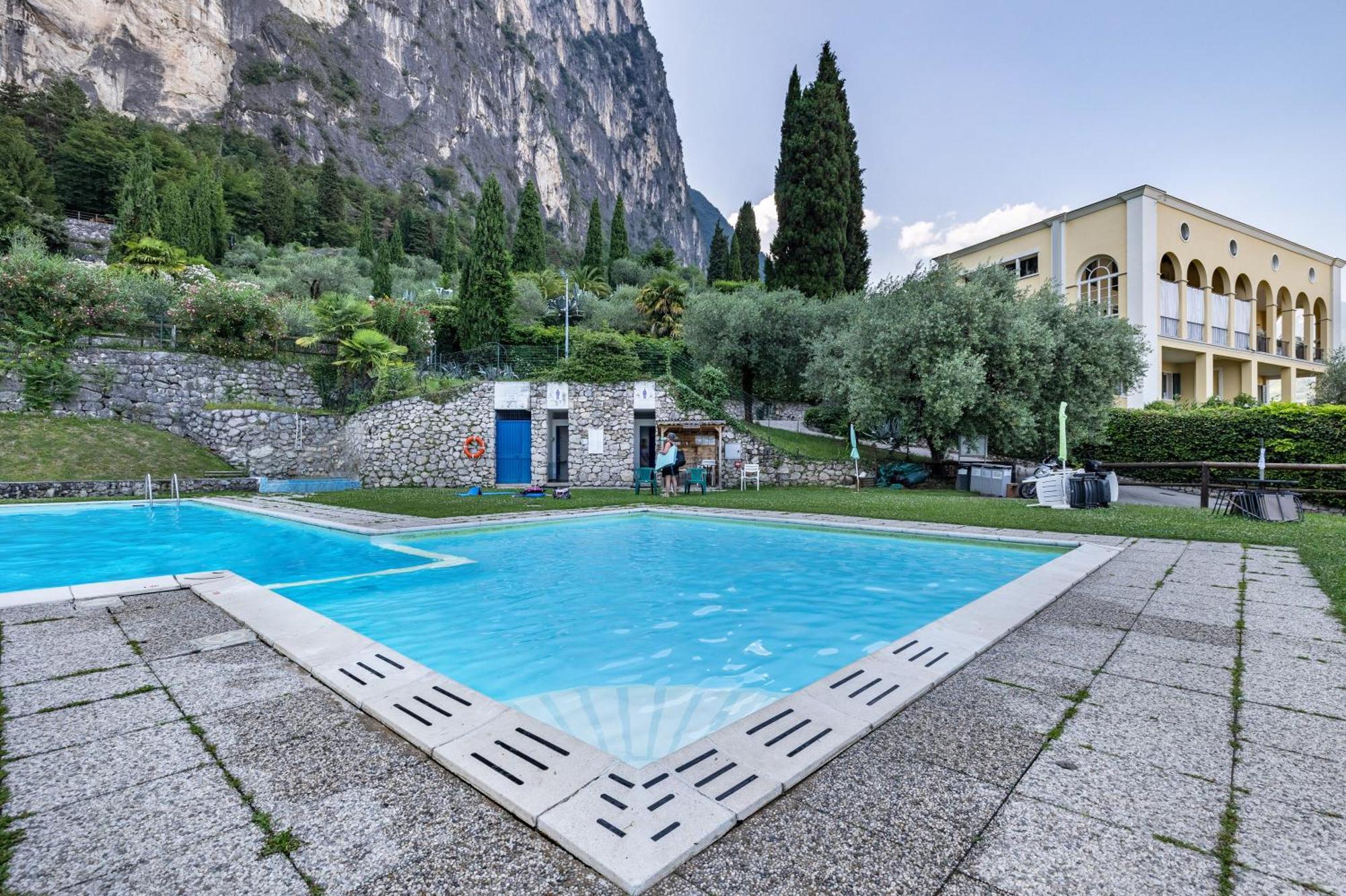 リーヴァ・デル・ガルダLa Terrazza Di Vincent Sul Gardaアパートメント エクステリア 写真